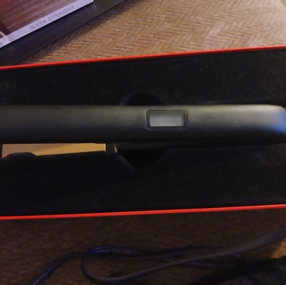 BRAND NEW STRAIGHTNER BY MIDNIGHT MATTE, HIGH QUILTY PLUS MANY MORE!!! - Picture 7 of 16